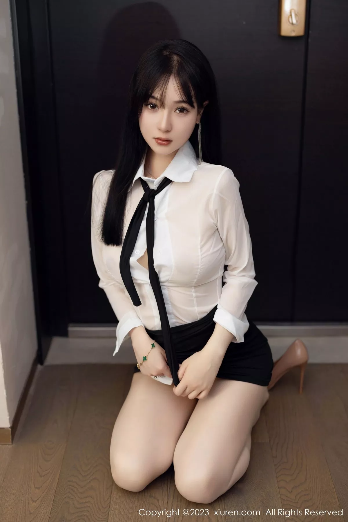 [XiuRen秀人网]第6711期桐桐写真 [73P]-002