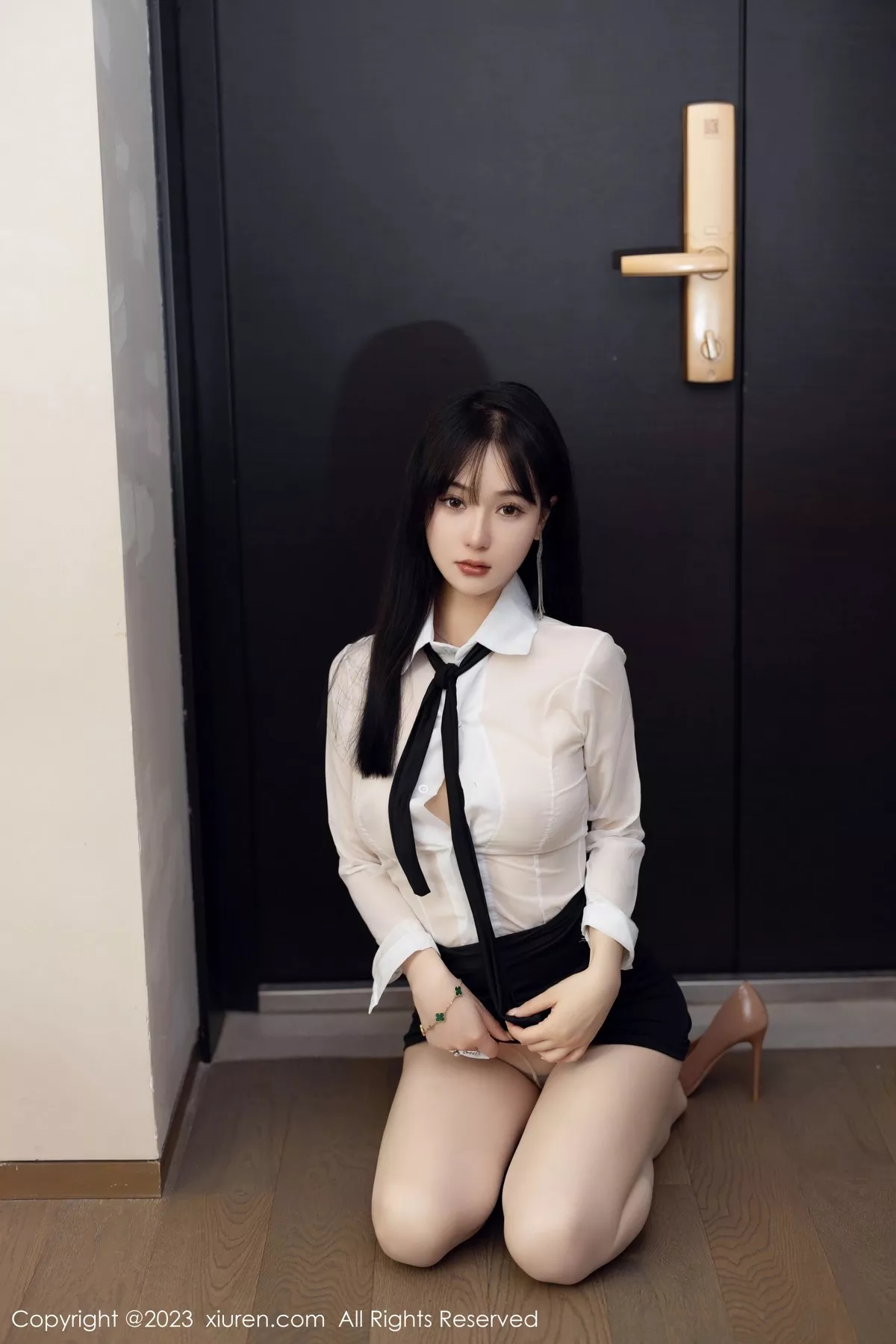 [XiuRen秀人网]第6711期桐桐写真 [73P]-001