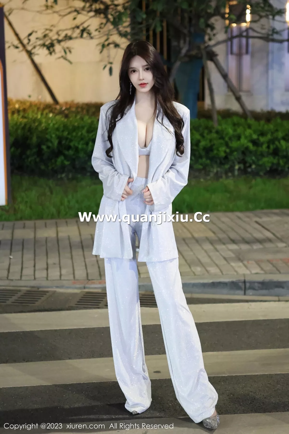[XiuRen秀人网]第6605期玉兔写真 [82P]-005