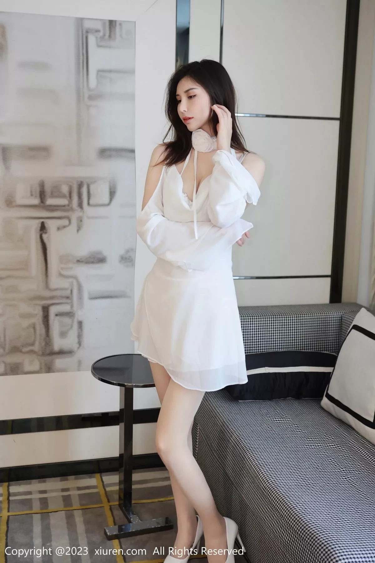 [XiuRen秀人网]第6877期王曼柔写真 [70P]-001