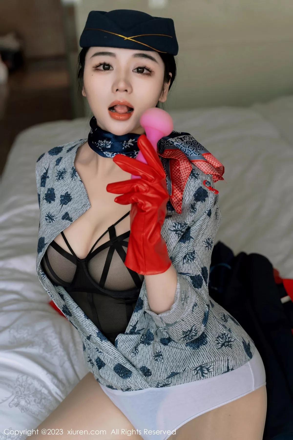 [XiuRen秀人网]第6790期汐汐爱吃草莓写真 [69P]-003