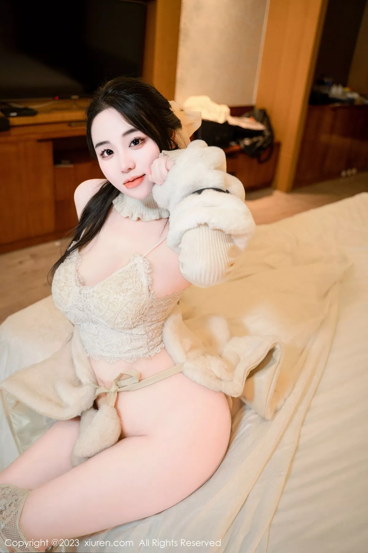 [XiuRen秀人网]第7018期汐汐爱吃草莓写真 [68P]-051