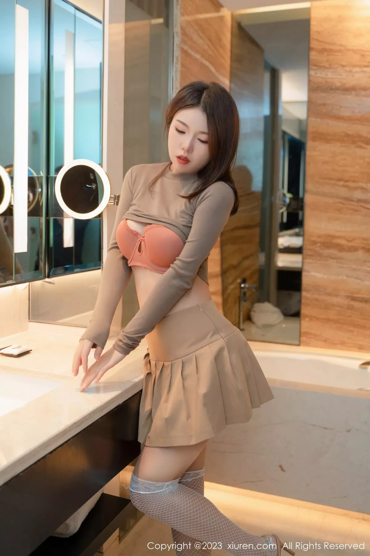 [XiuRen秀人网]第6972期陆萱雅写真 [56P]-011