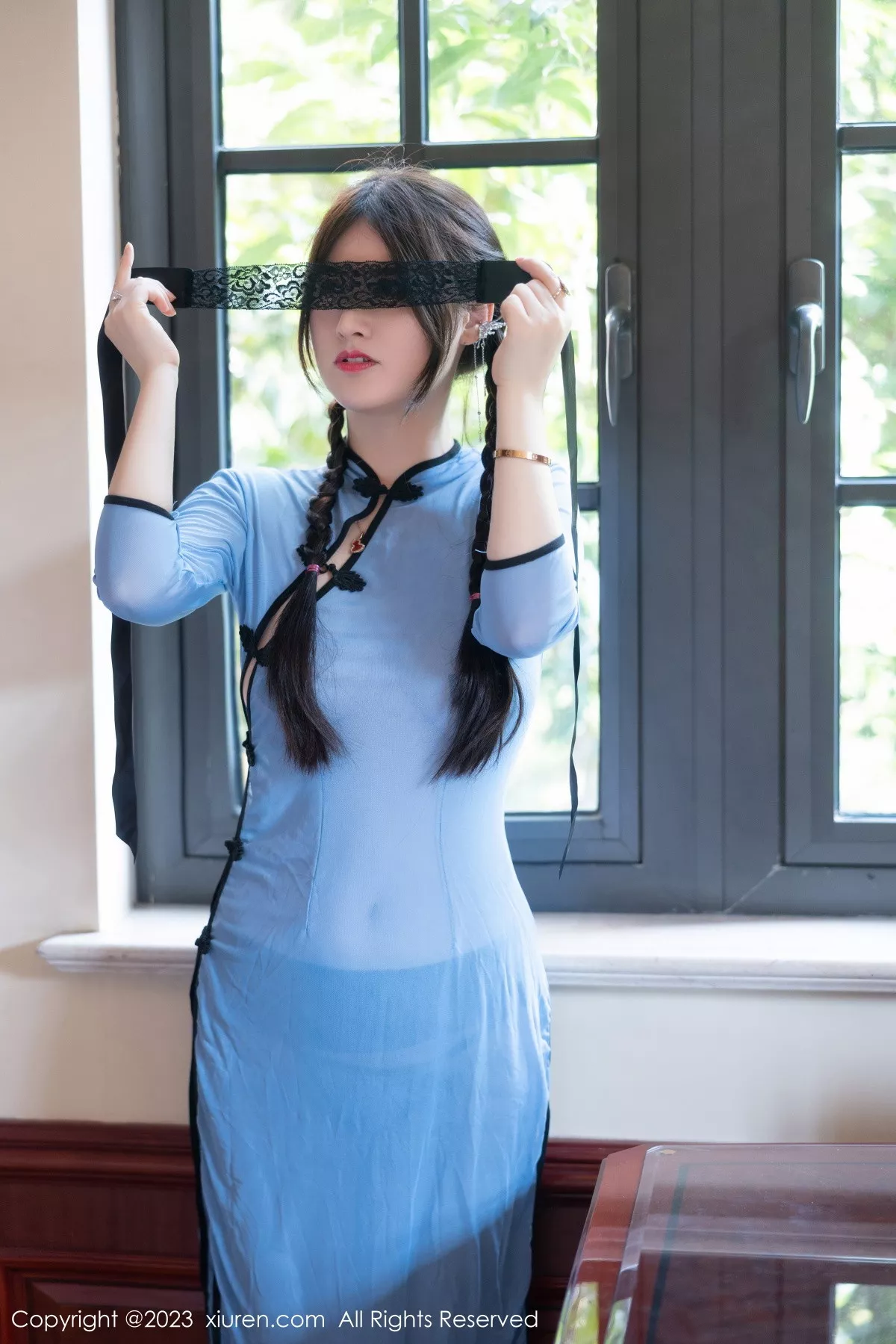 [XiuRen秀人网]第7357期诗诗写真 [84P]-001
