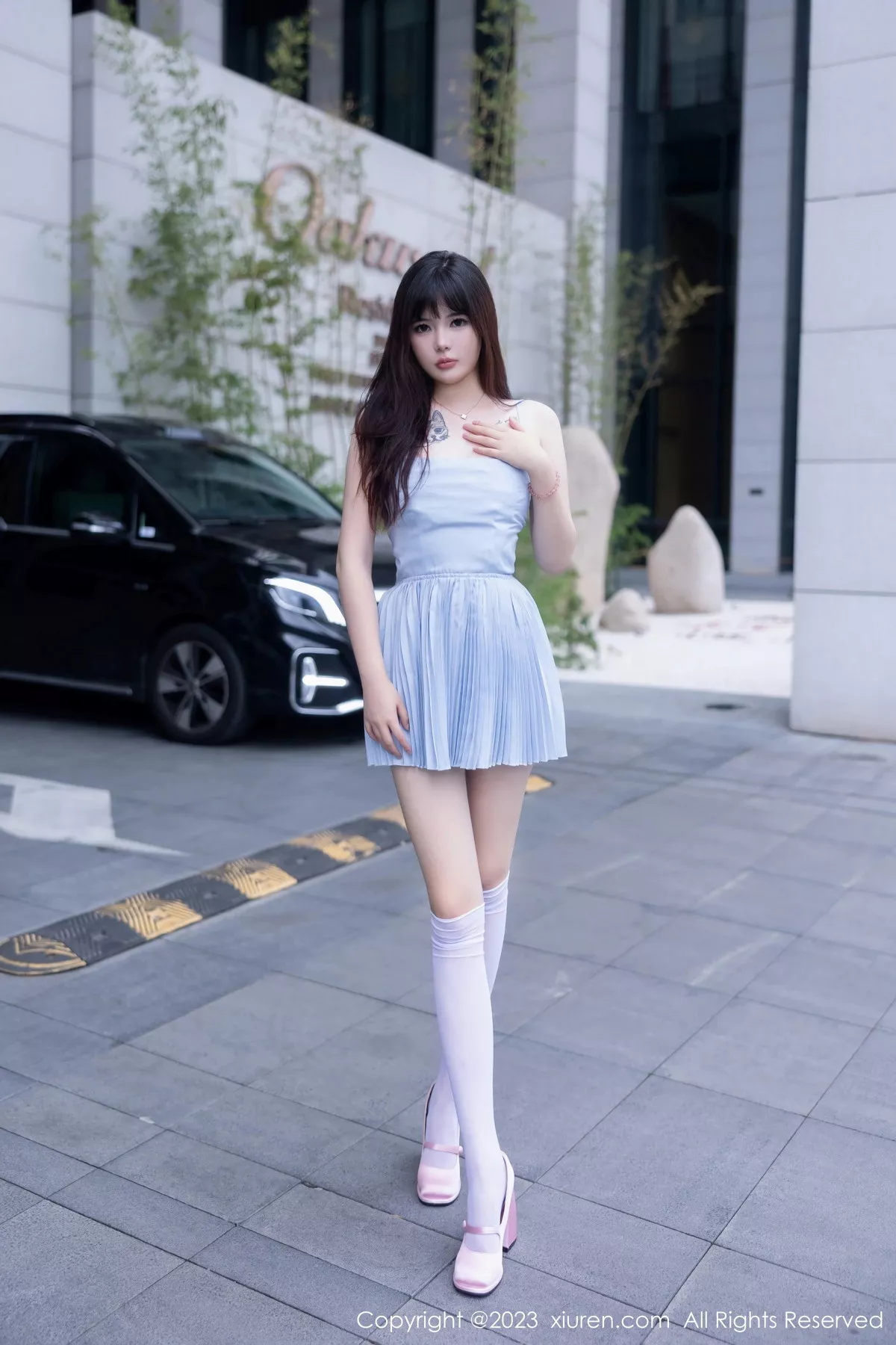[XiuRen秀人网]第7266期薇薇写真 [69P]-001