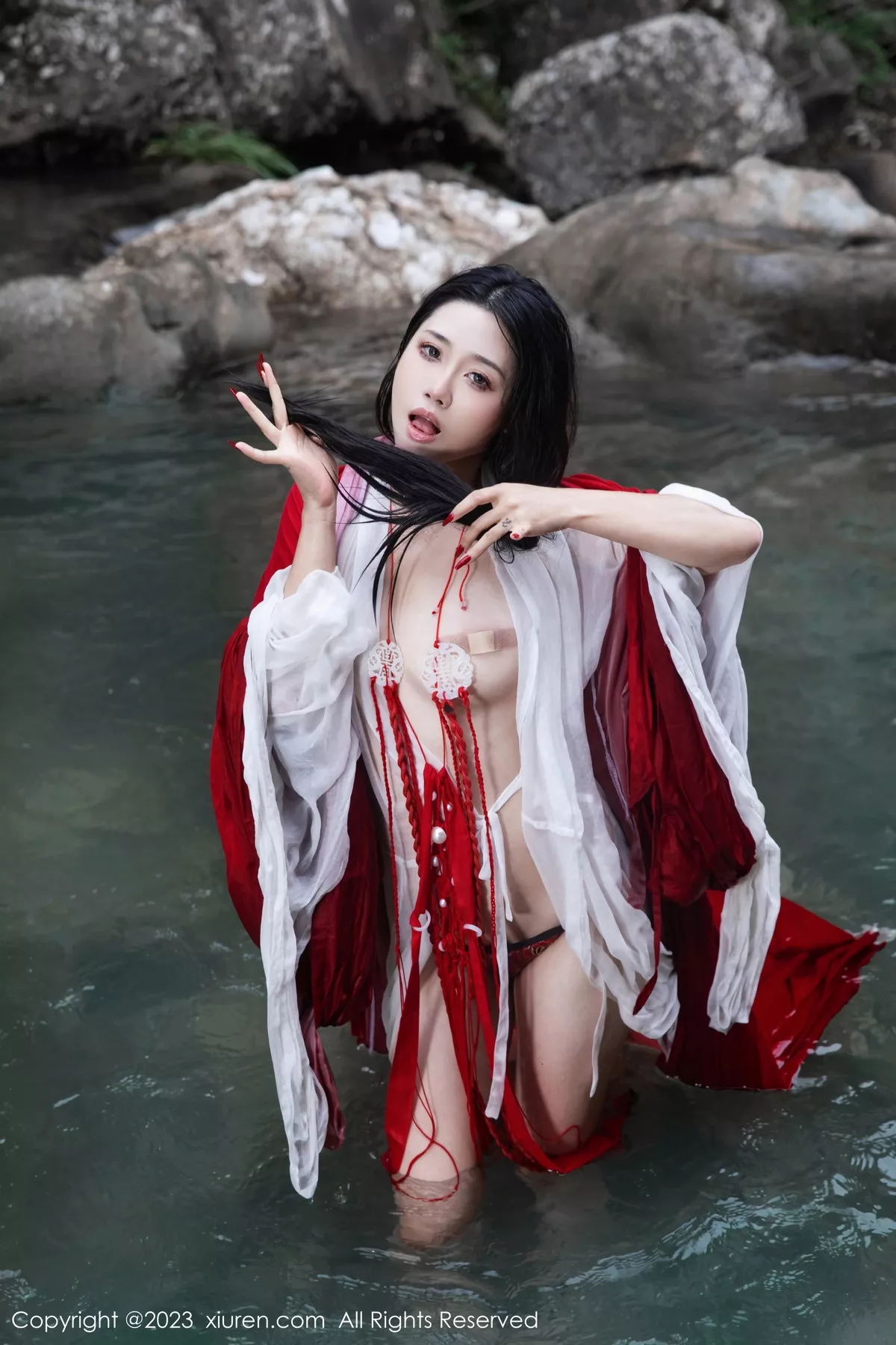 [XiuRen秀人网]第7295期严利娅写真 [89P]-033