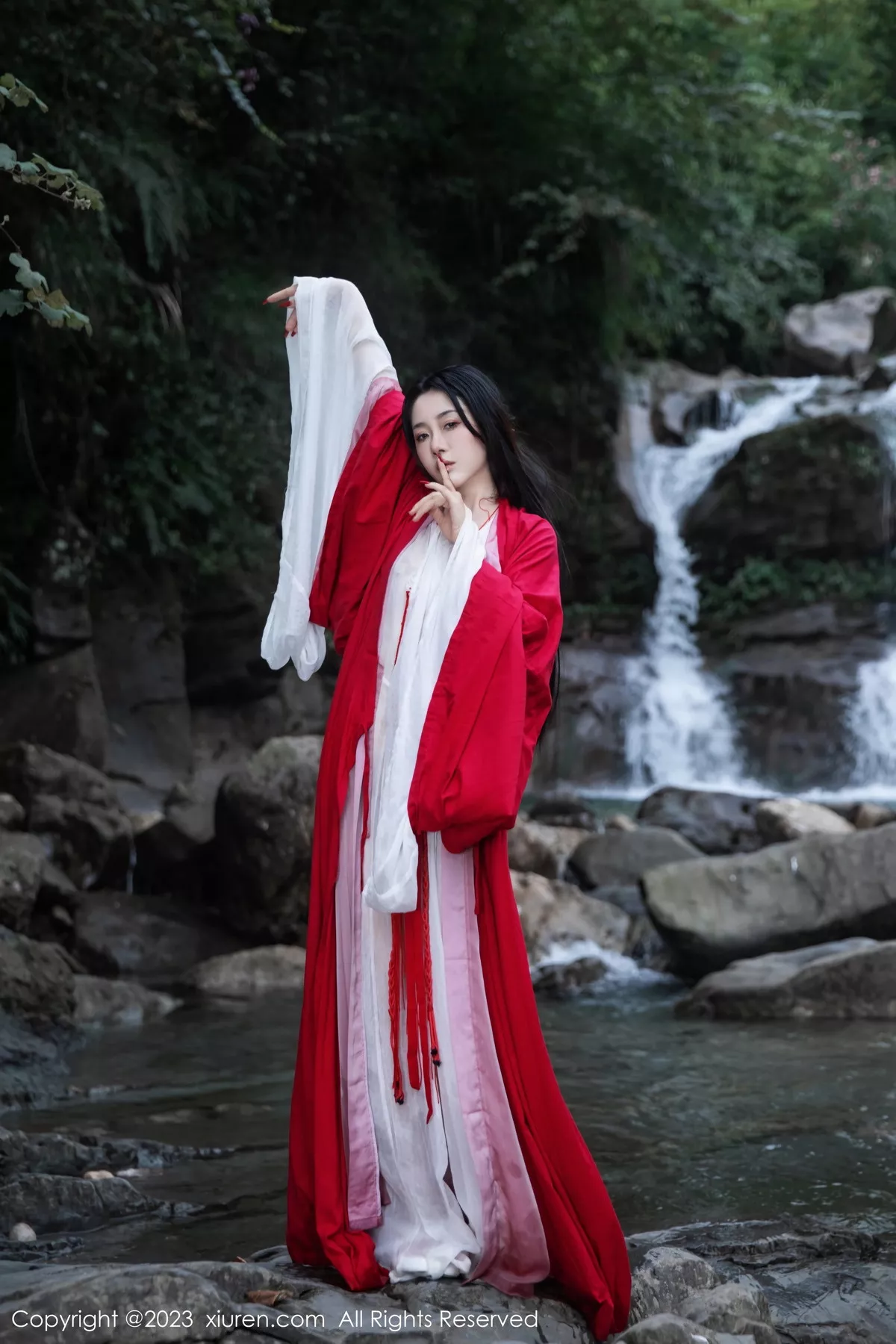[XiuRen秀人网]第7295期严利娅写真 [89P]-002