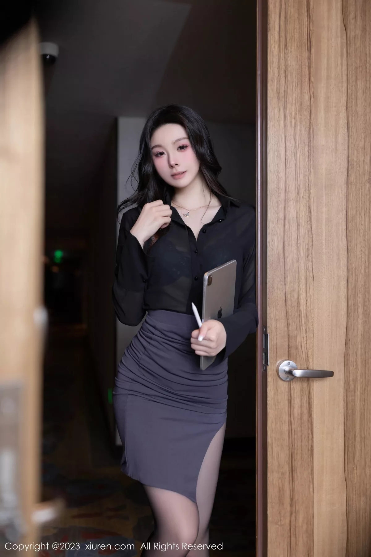 [XiuRen秀人网]第7542期小逗逗写真 [78P]-001