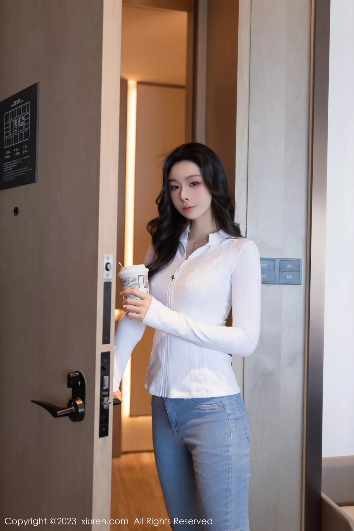 [XiuRen秀人网]第7639期小逗逗写真 [80P]-001