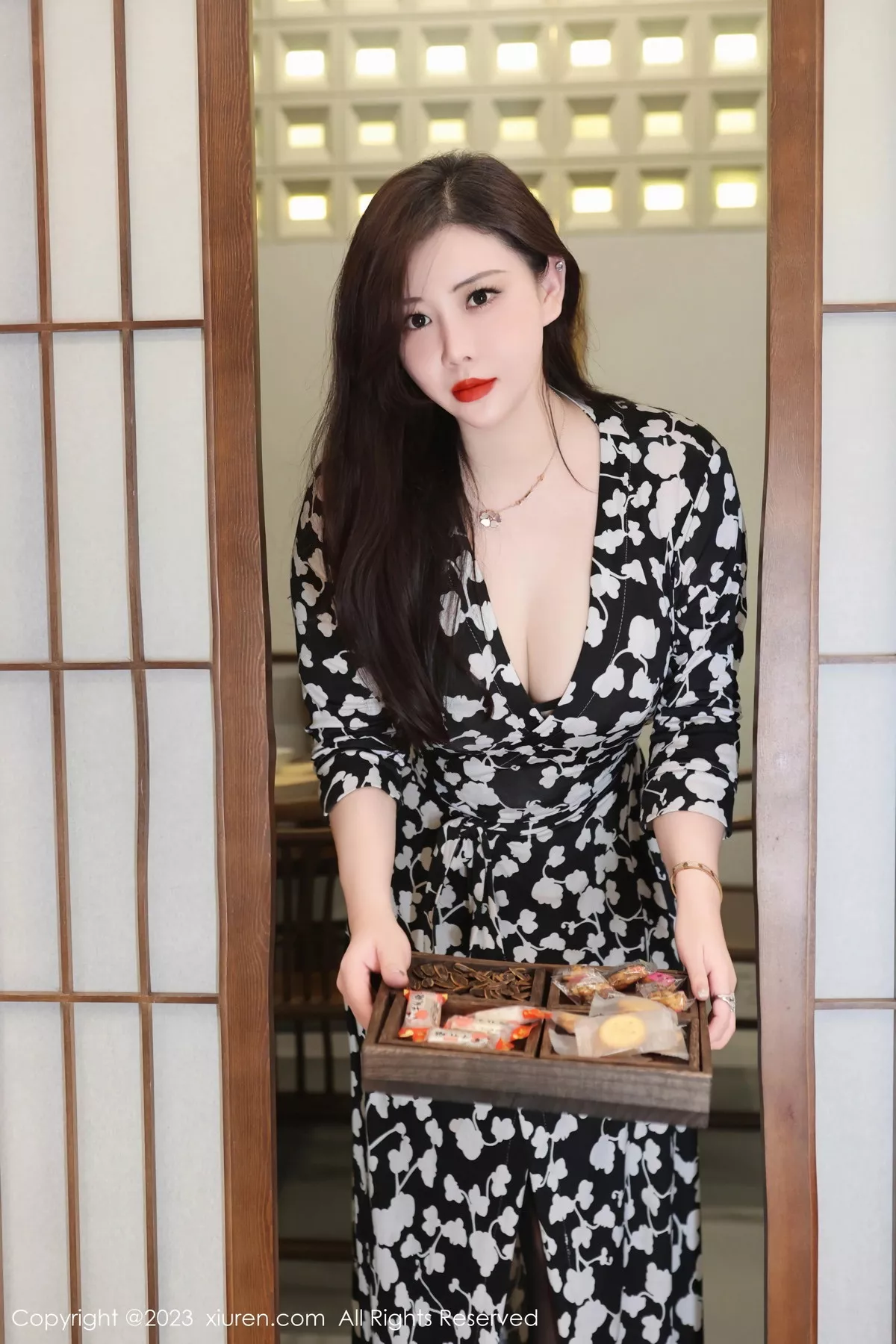 [XiuRen秀人网]第7548期王婉悠写真 [72P]-003