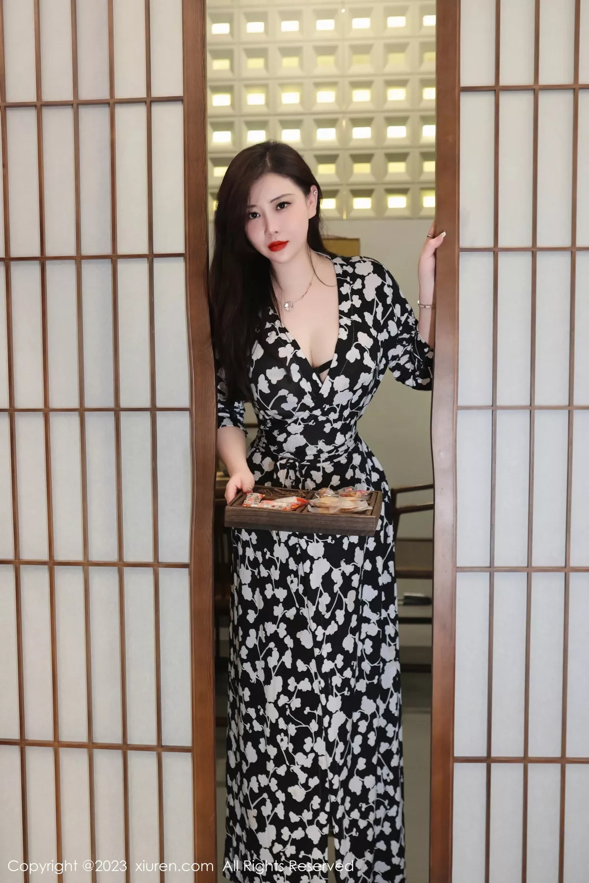 [XiuRen秀人网]第7548期王婉悠写真 [72P]-002