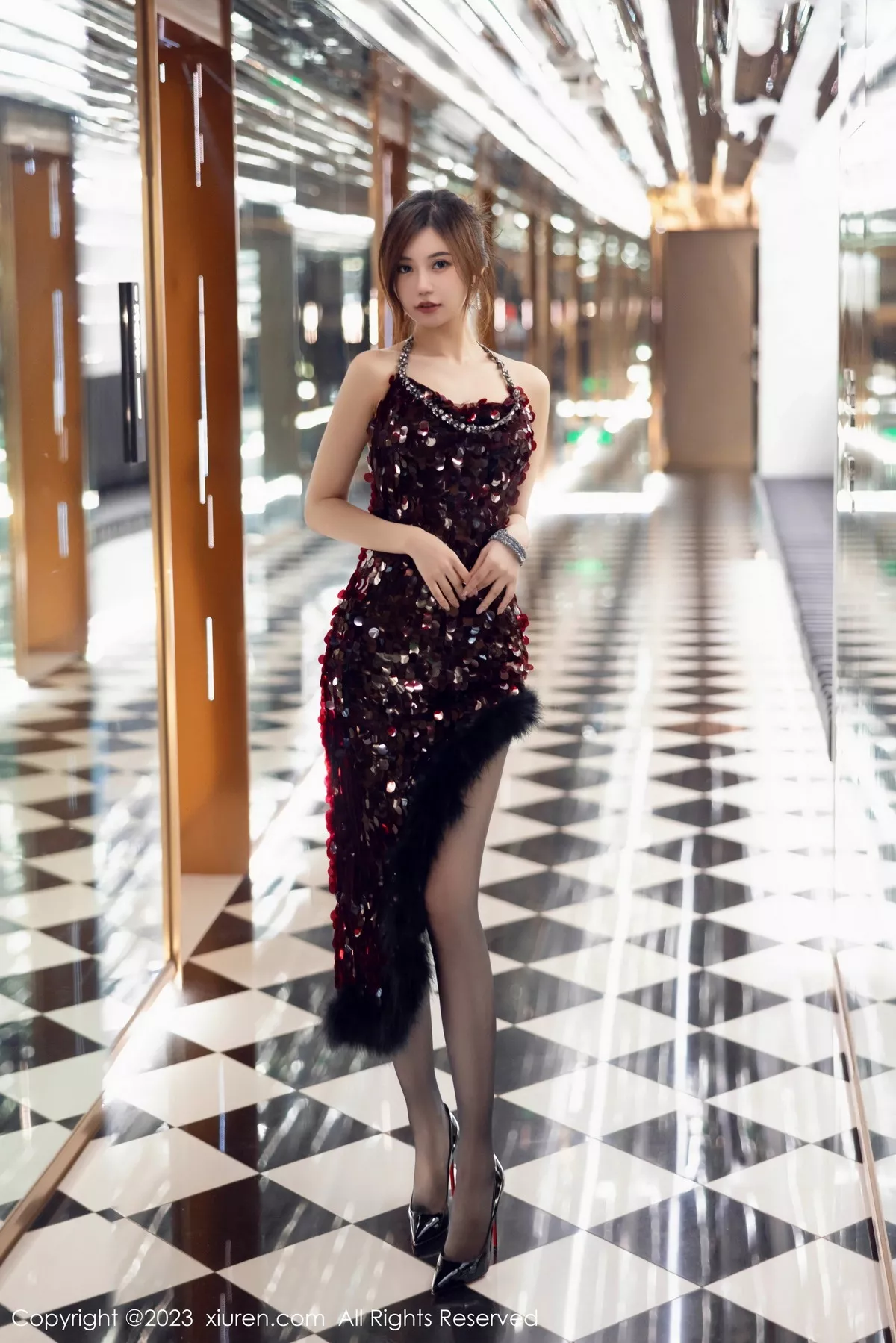 [XiuRen秀人网]第7679期绮里嘉写真 [98P]-002