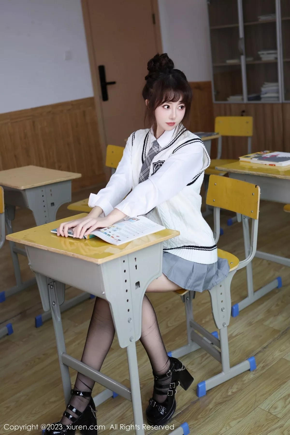 [XiuRen秀人网]第7712期白笑笑写真 [87P]-002