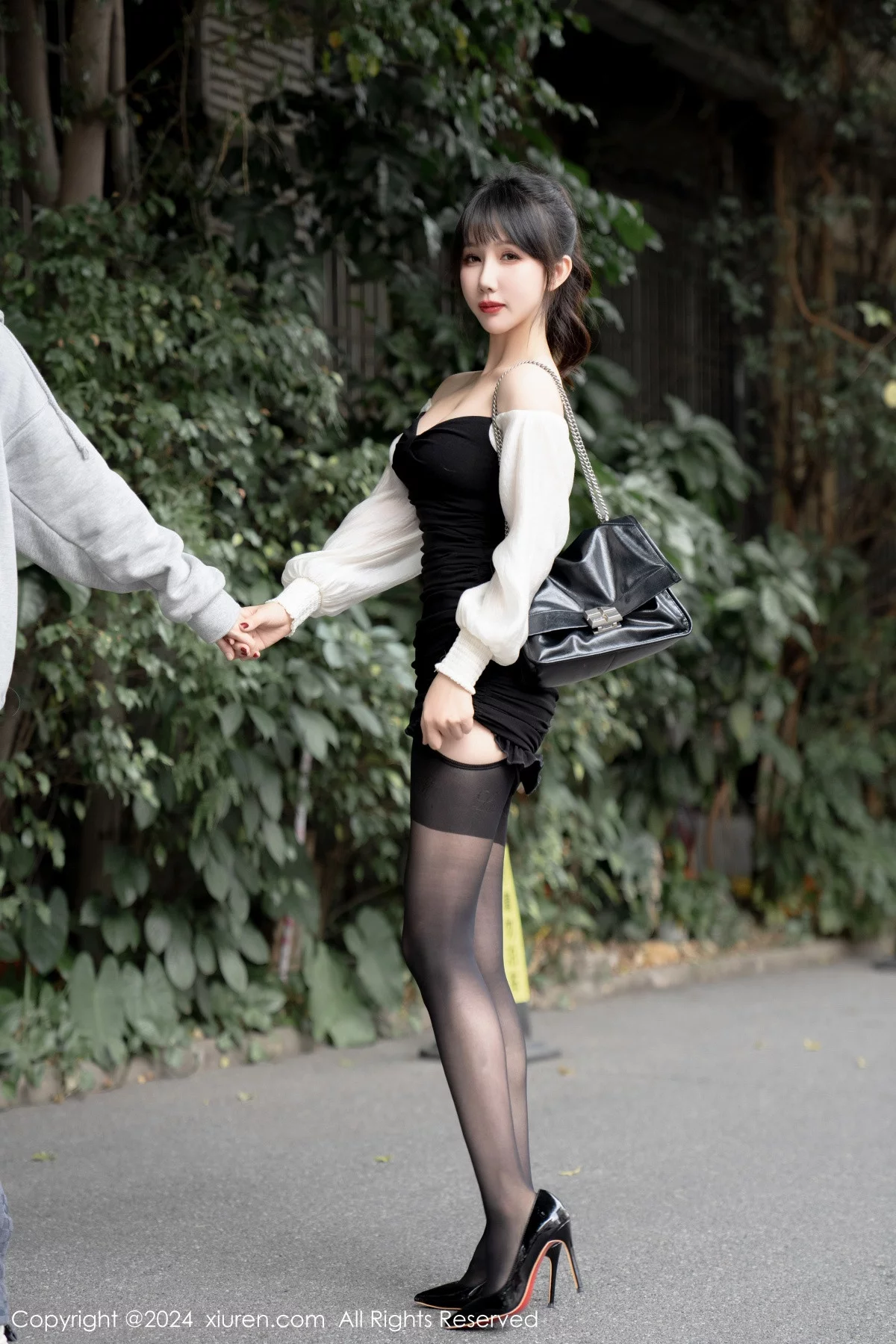 [XiuRen秀人网]第7930期波巧酱写真 [86P]-001