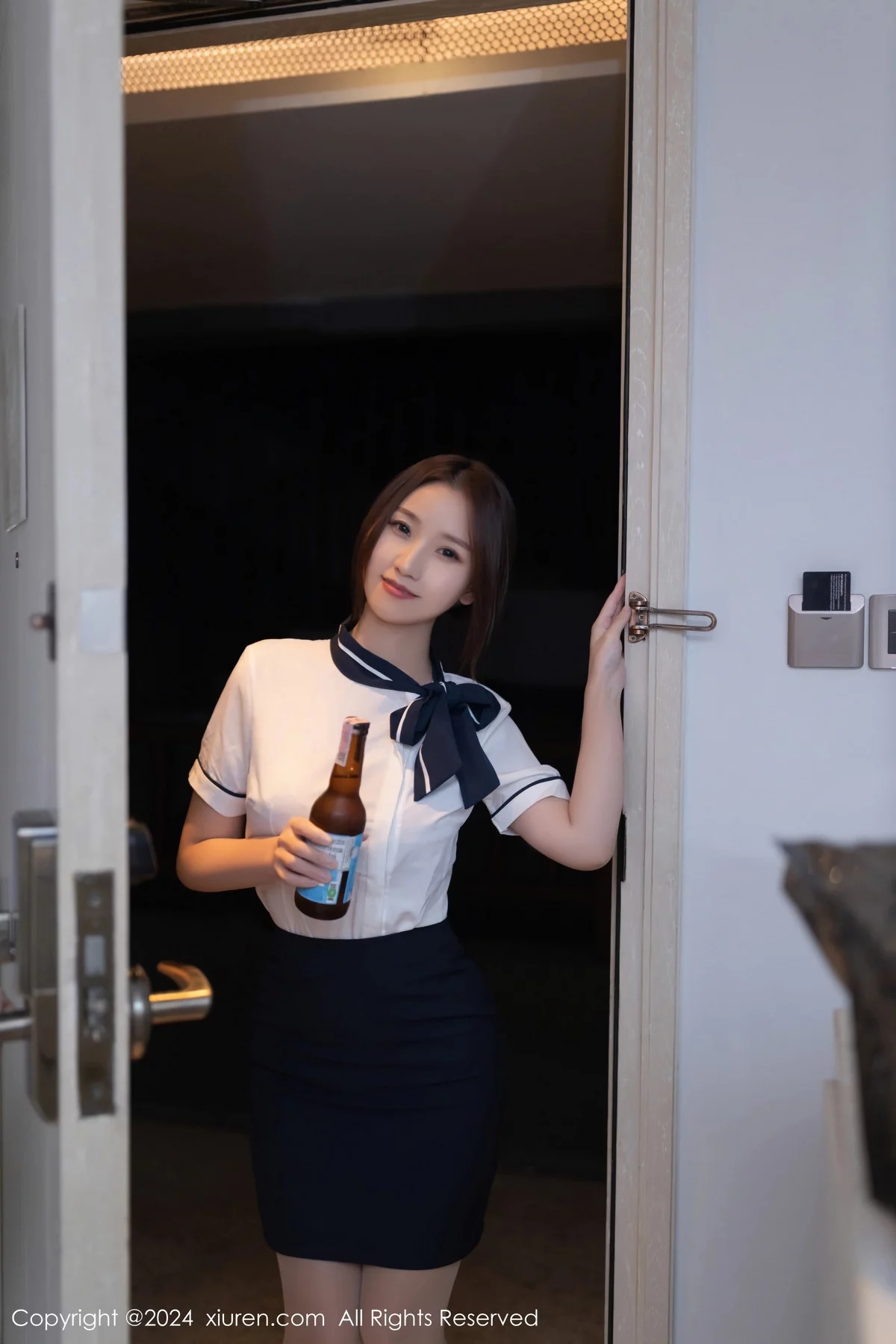 [XiuRen秀人网]第7938期杏子写真 [86P]-002