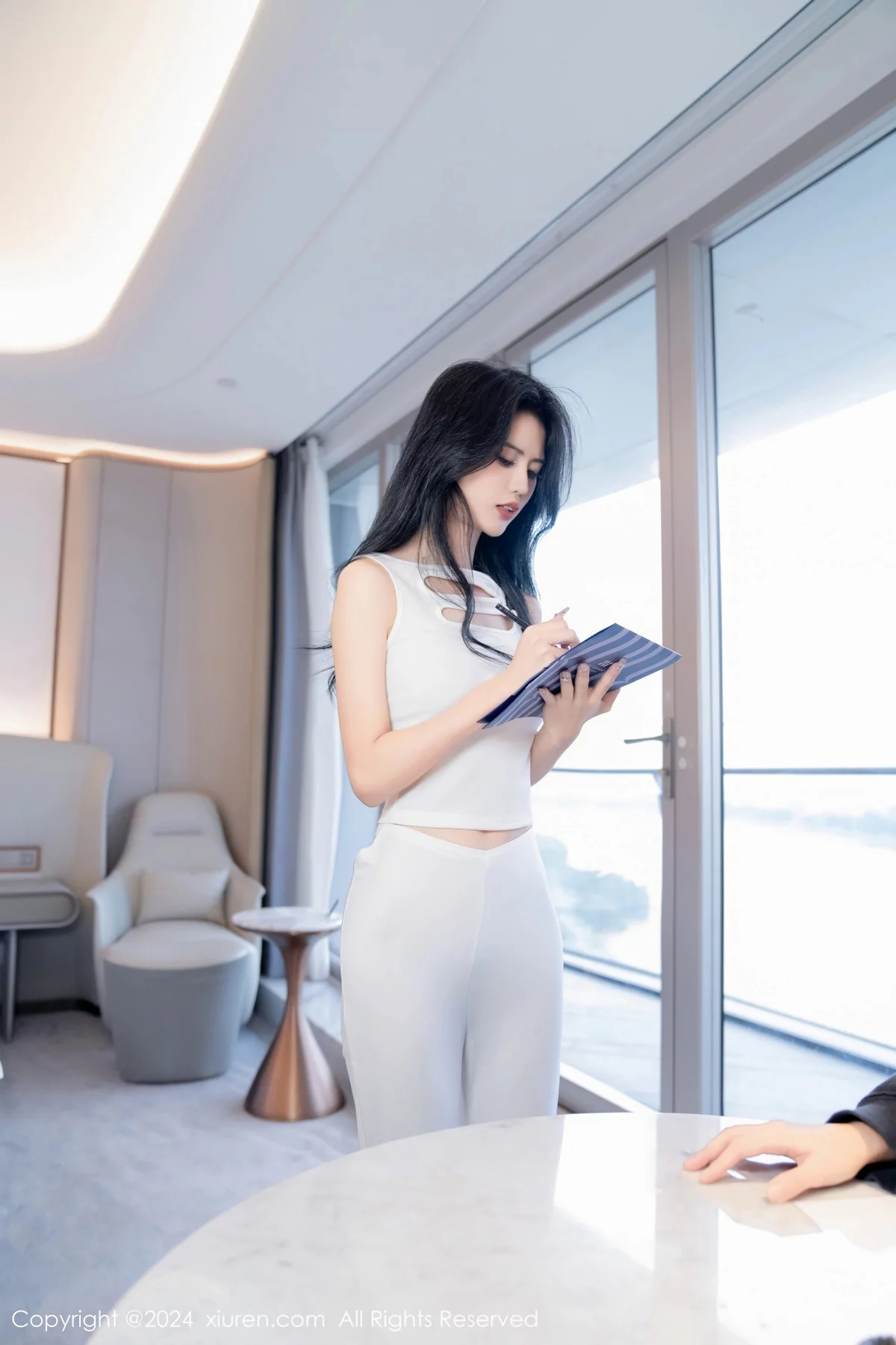 [XiuRen秀人网]第7937期浅浅写真 [82P]-001