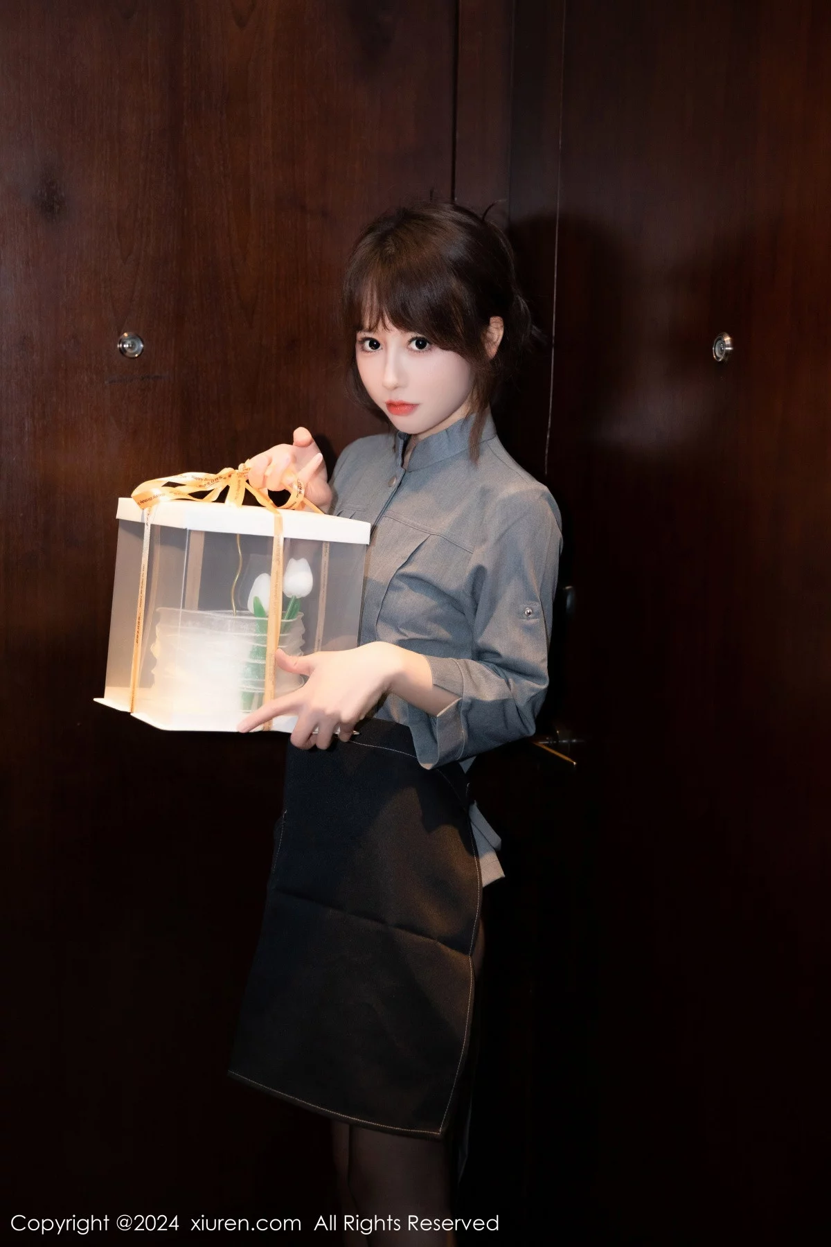 [XiuRen秀人网]第7953期金tiao写真 [74P]-001