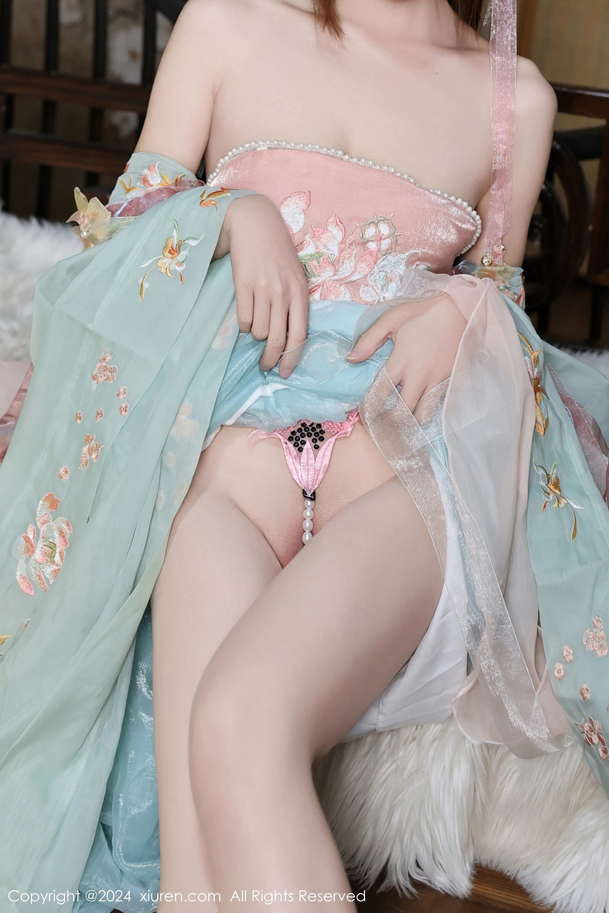 [XiuRen秀人网]第7989期金tiao写真 [81P]-007