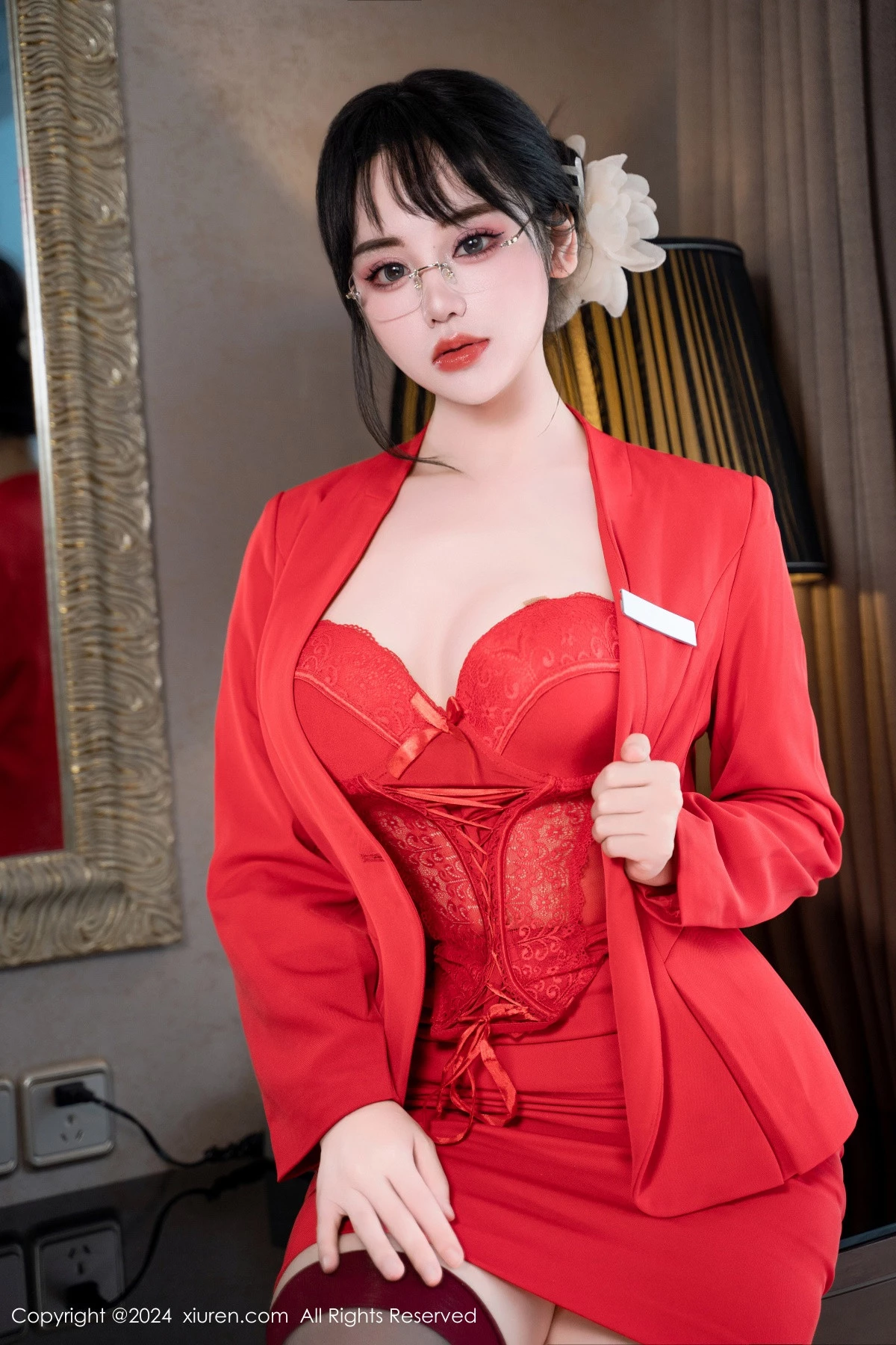 [XiuRen秀人网]第8360期汐汐爱吃草莓写真 [60P]-013