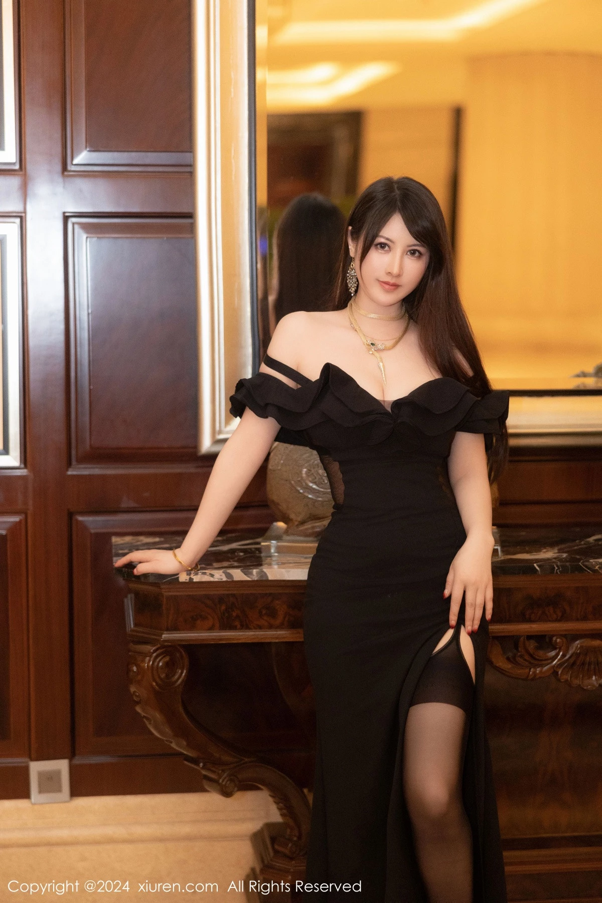 [XiuRen秀人网]第8397期诗诗写真 [81P]-001