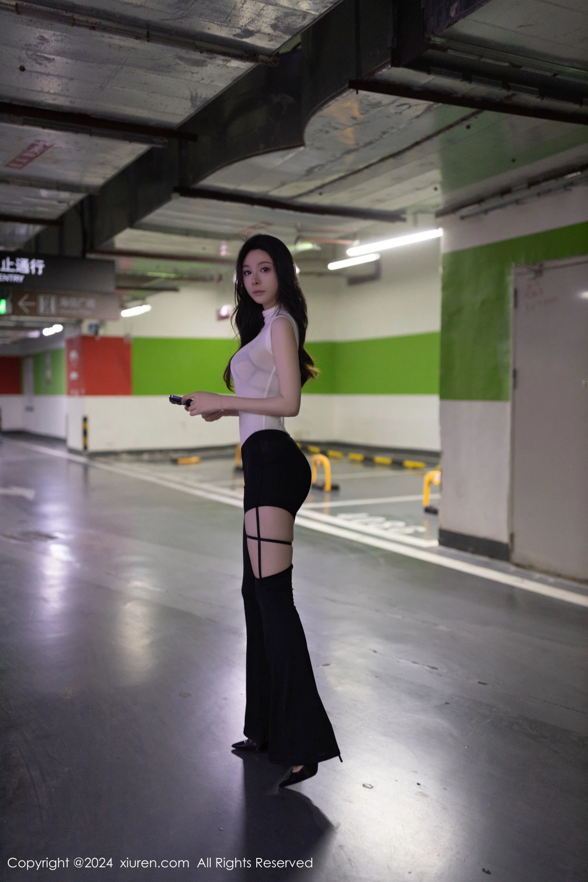 [XiuRen秀人网]第8270期小逗逗写真 [80P]-001