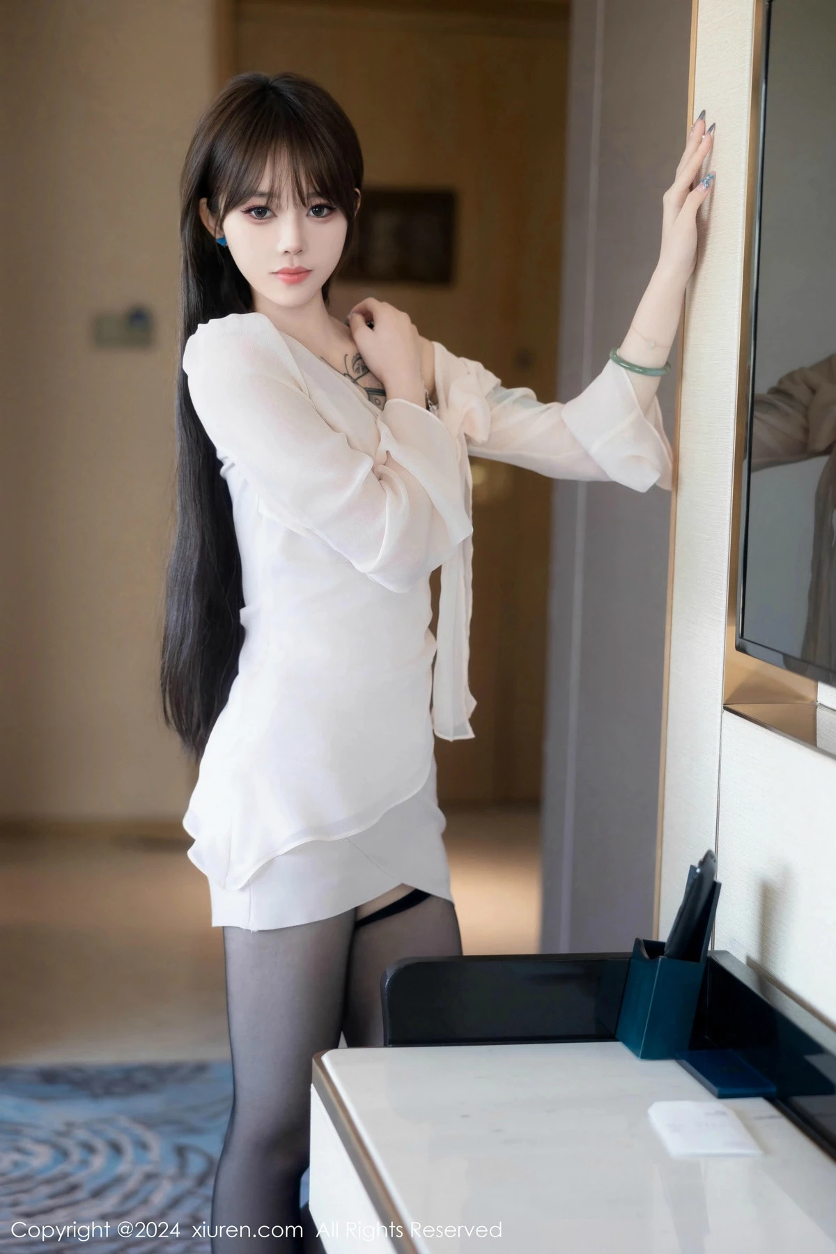 [XiuRen秀人网]第8591期奶瓶写真 [85P]-002