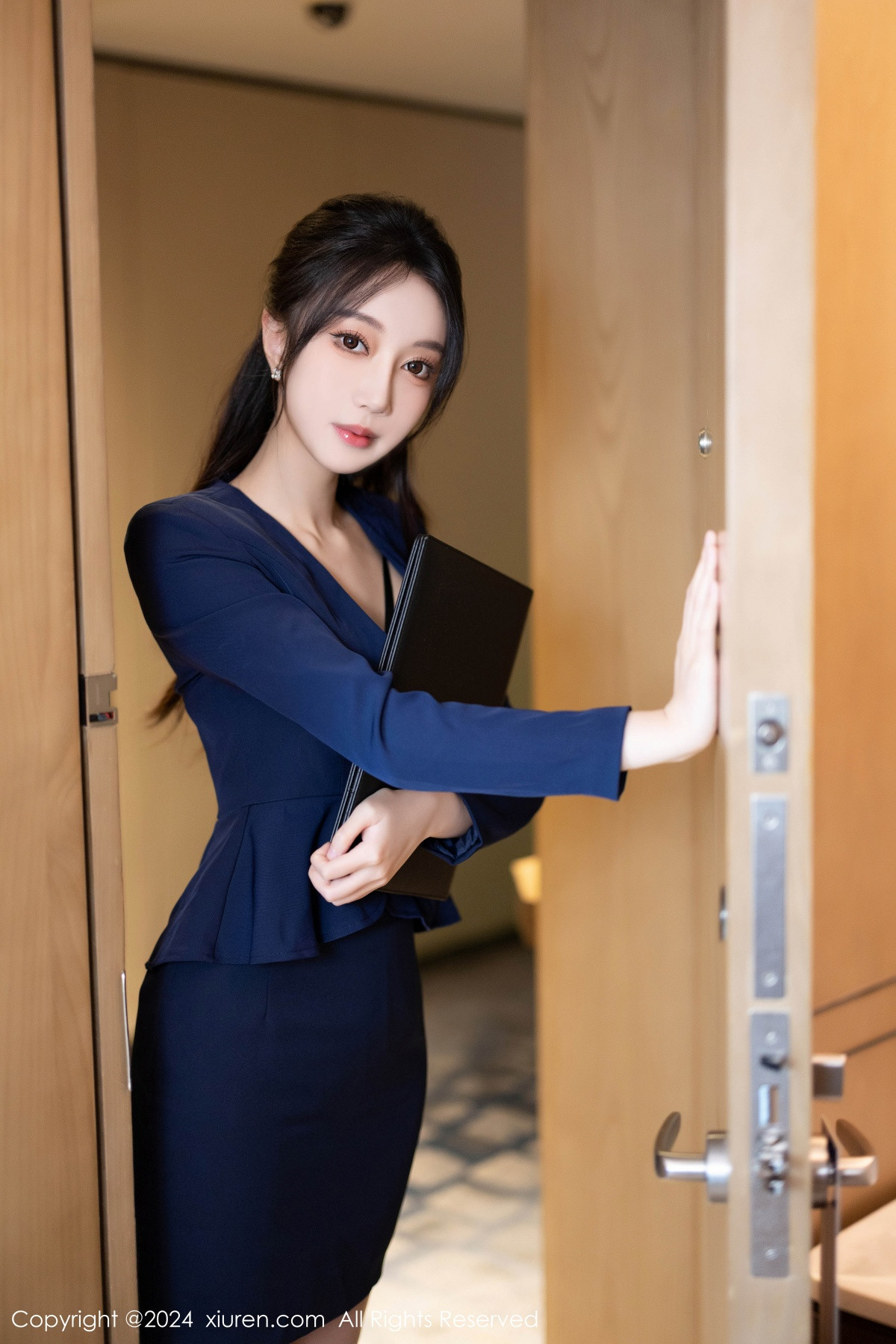 [XiuRen秀人网]第8669期玥儿玥写真 [90P]-001