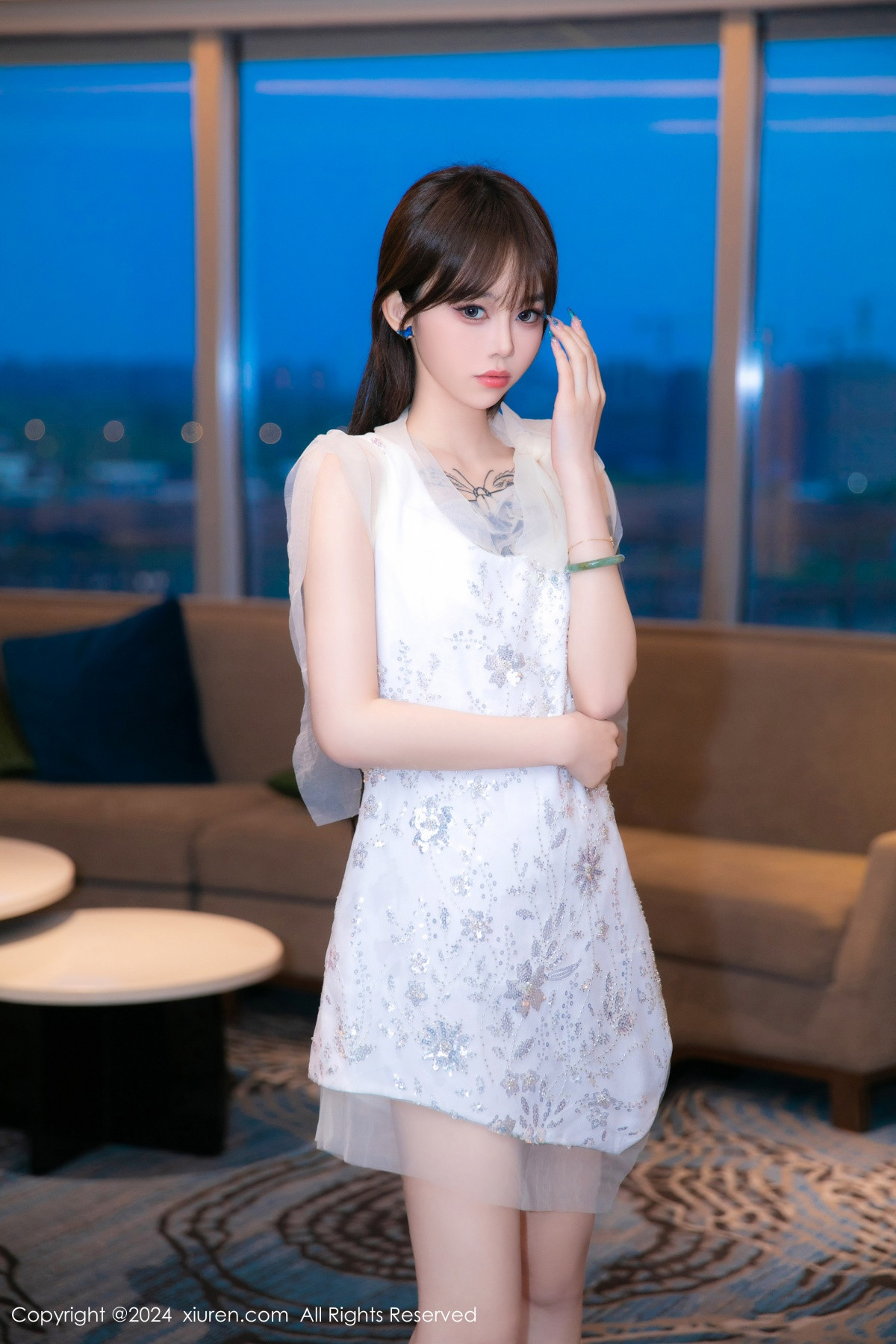 [XiuRen秀人网]第8696期奶瓶写真 [81P]-001