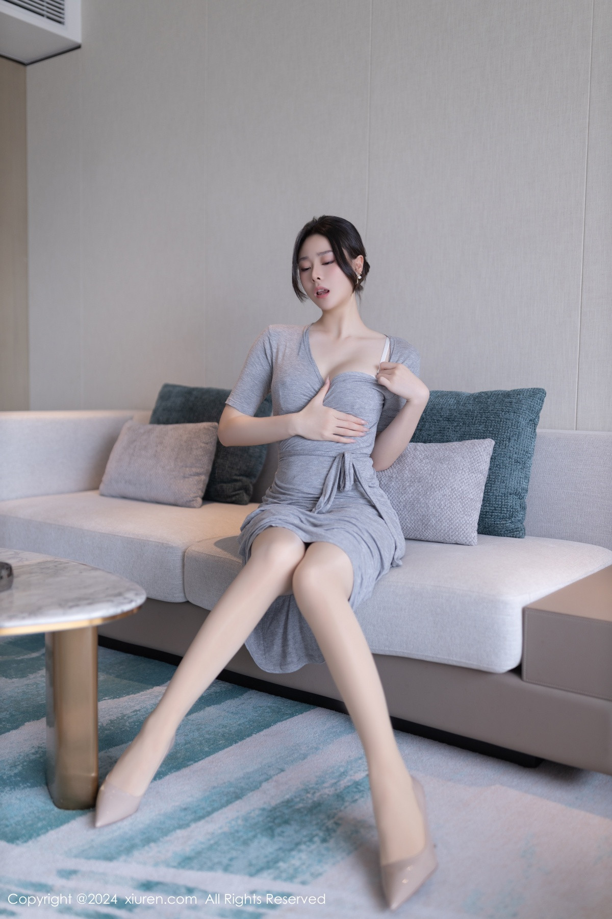 [XiuRen秀人网]第8699期小逗逗写真 [80P]-001