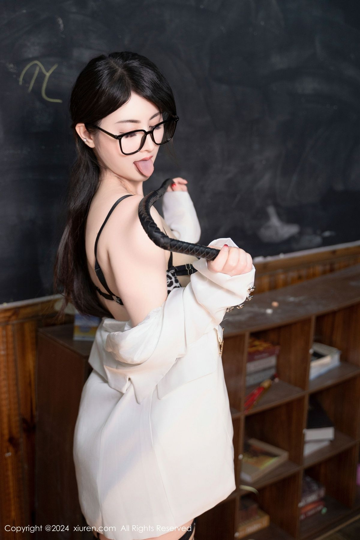 [XiuRen秀人网]第8694期诗诗写真 [94P]-044