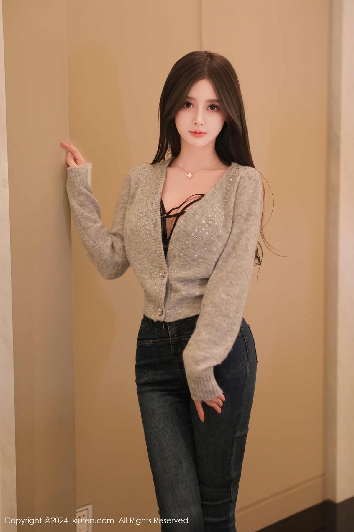 [XiuRen秀人网]第8806期奶喵喵写真 [81P]-002
