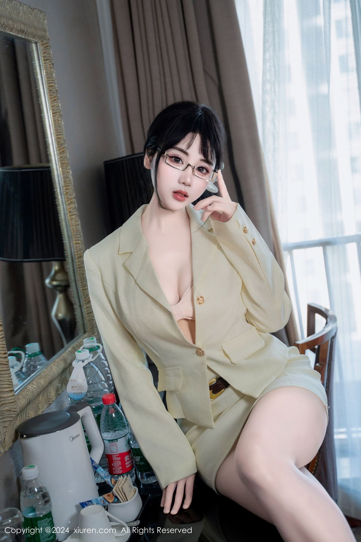 [XiuRen秀人网]第8717期汐汐爱吃草莓写真 [85P]-012