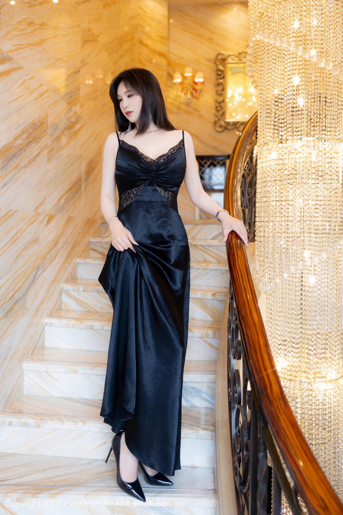 [XiuRen秀人网]第8825期水水姐写真 [73P]-001