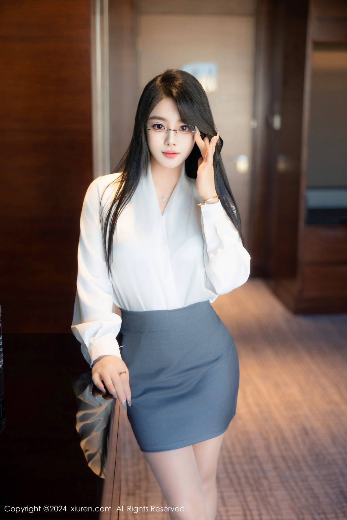 [XiuRen秀人网]第8989期麦田写真 [83P]-001