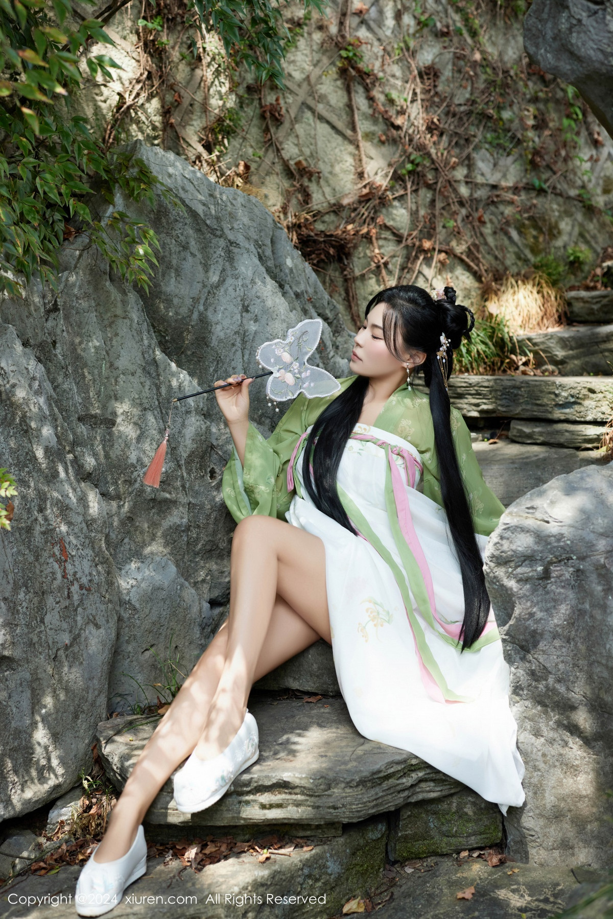 [XiuRen秀人网]第9162期麦田写真 [72P]-003