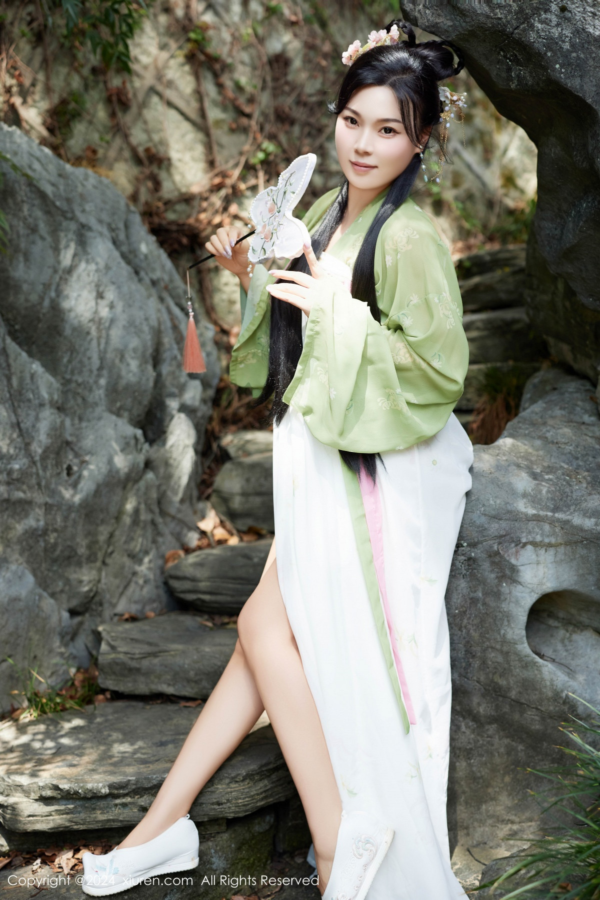 [XiuRen秀人网]第9162期麦田写真 [72P]-002