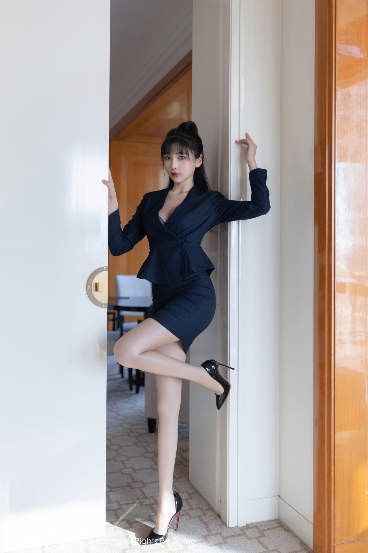 [XiuRen秀人网]第9263期陆萱萱写真 [80P]-001