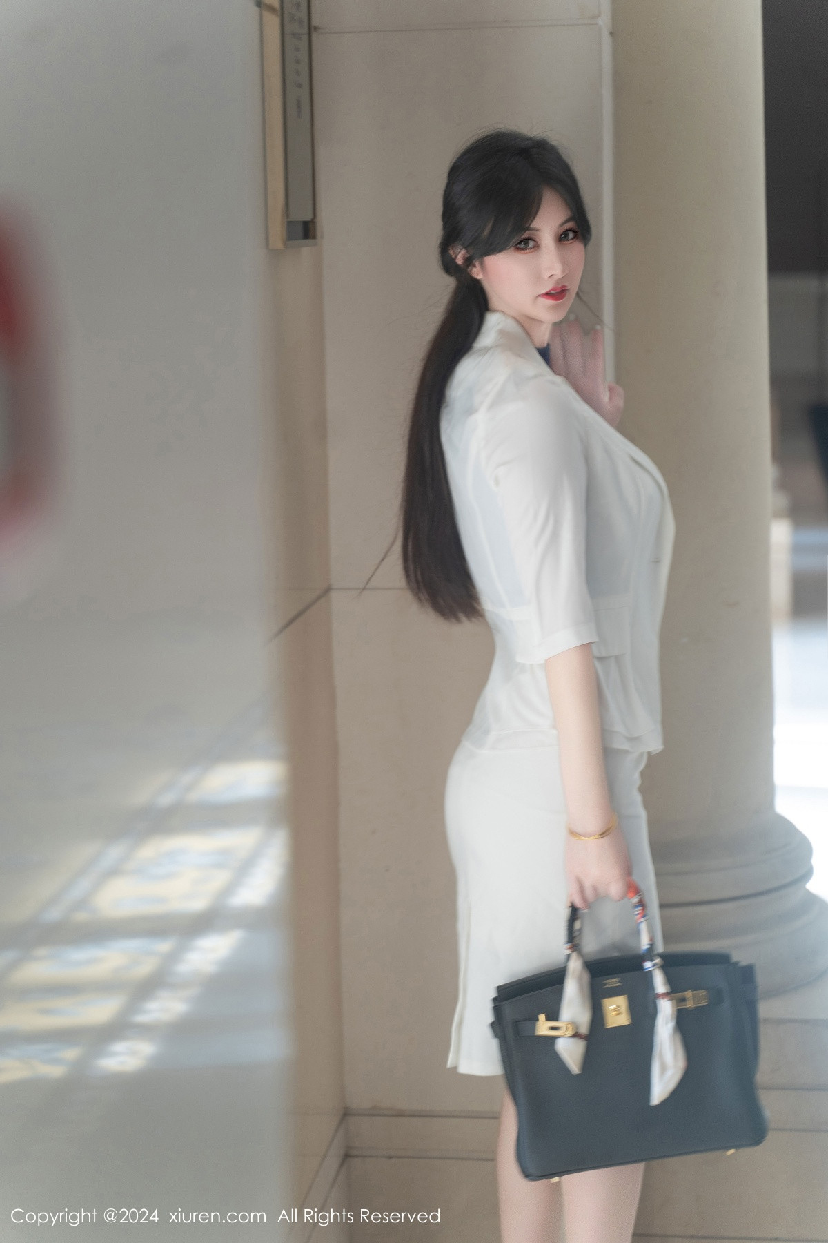 [XiuRen秀人网]第9319期诗诗写真 [98P]-001