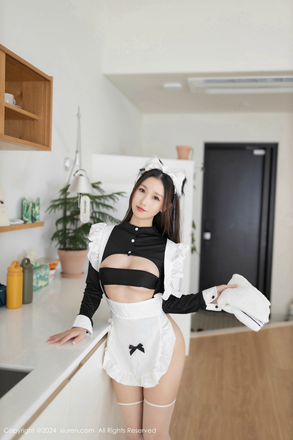 [XiuRen秀人网]第9369期杏子写真 [79P]-001