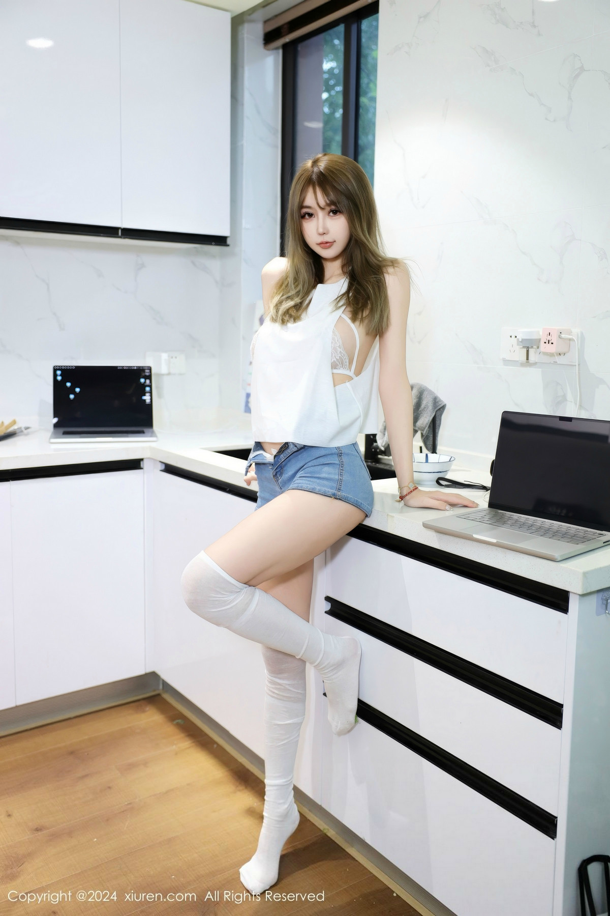 [XiuRen秀人网]第9374期Zoe柚柚写真 [75P]-001