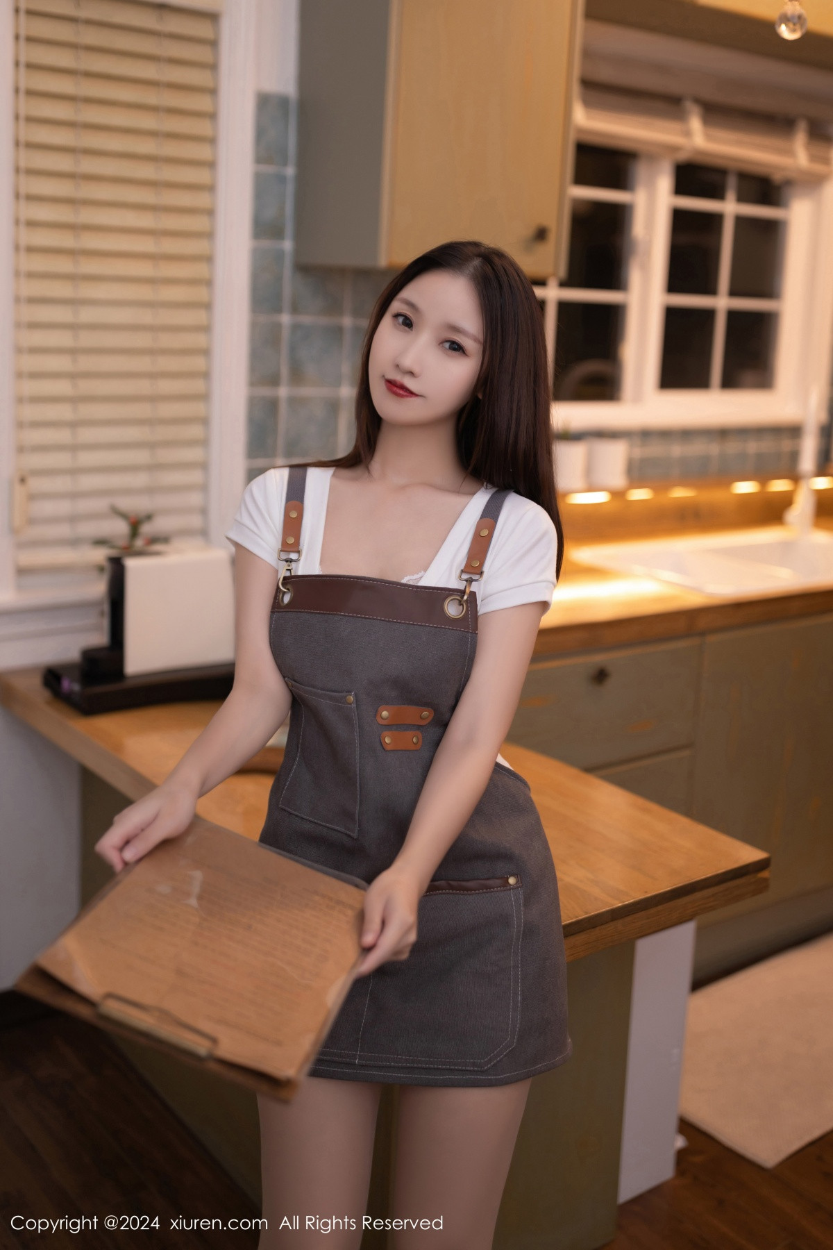 [XiuRen秀人网]第9335期杏子写真 [82P]-002