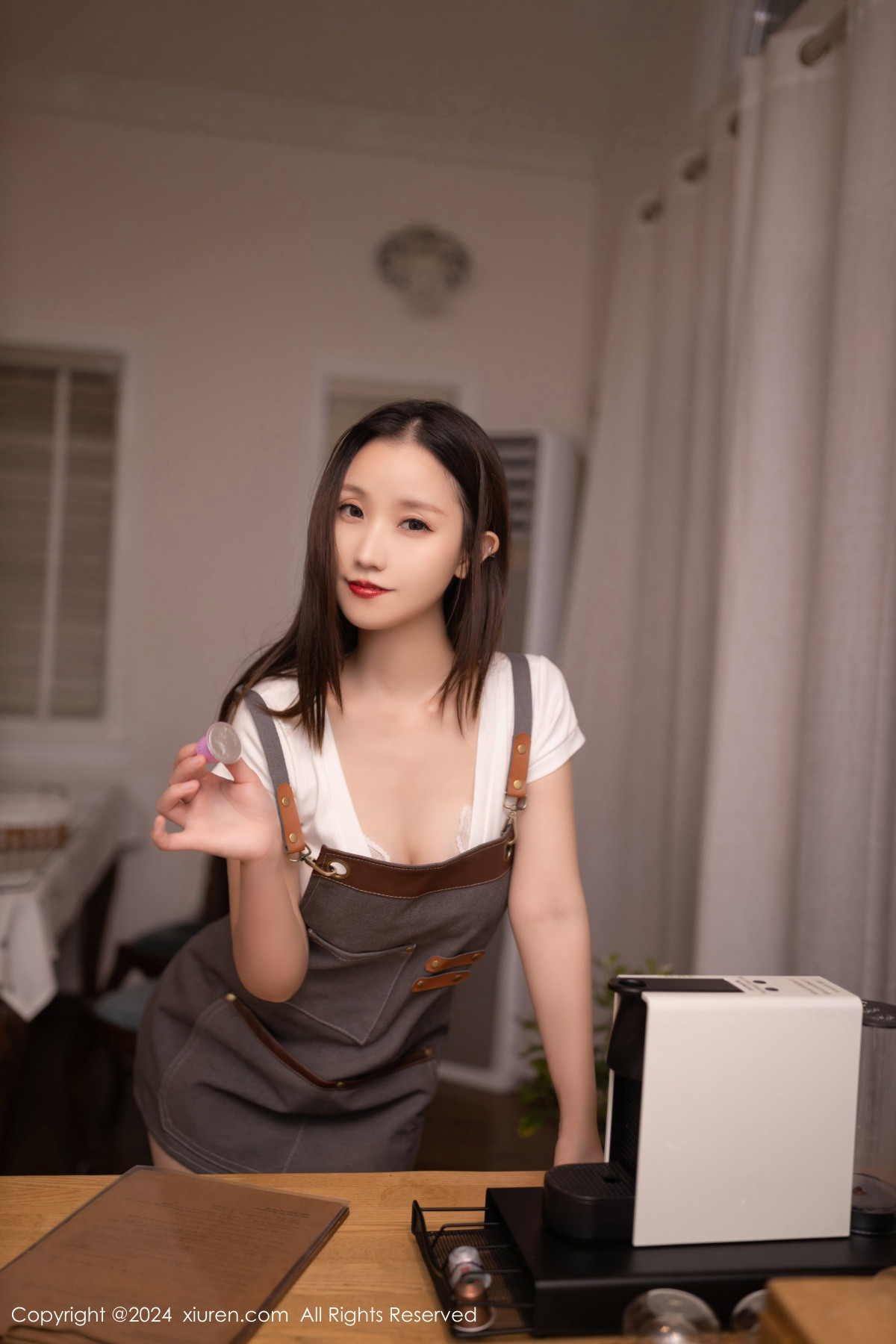 [XiuRen秀人网]第9335期杏子写真 [82P]-005