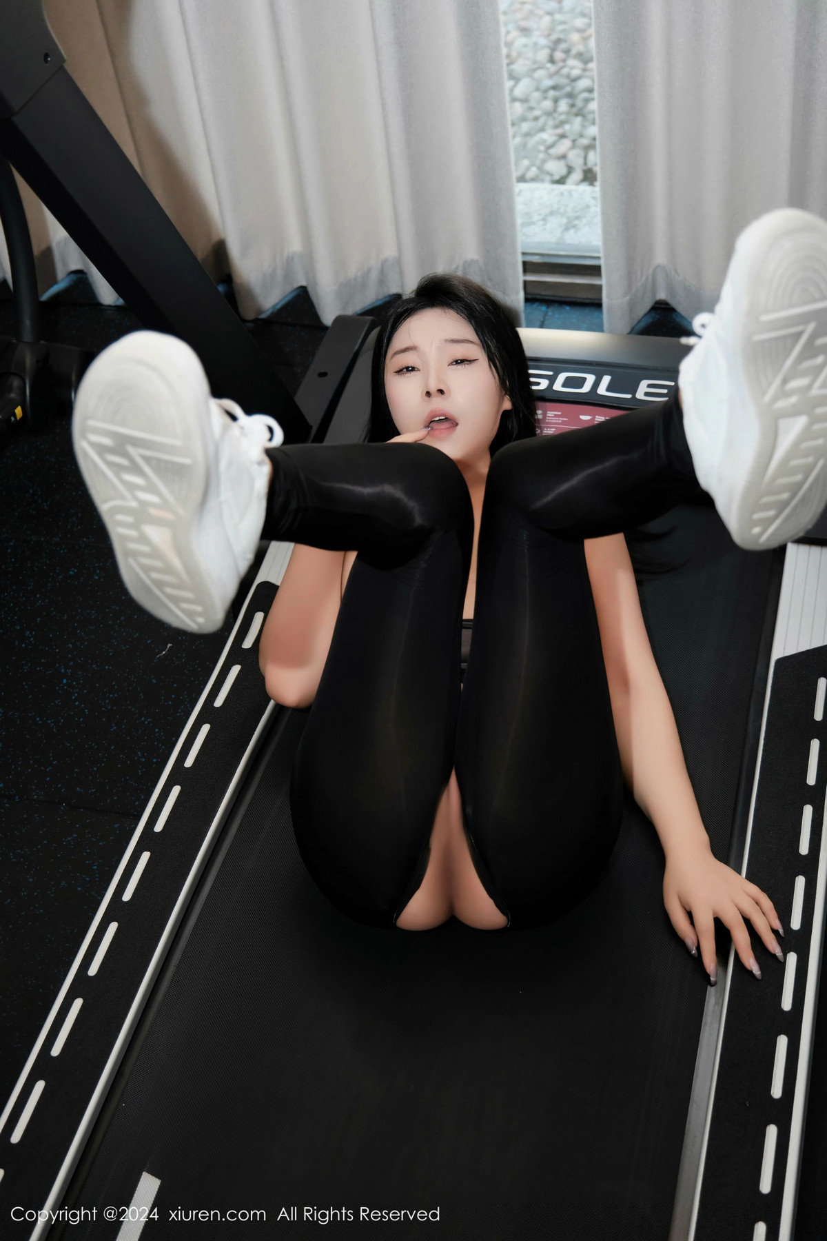 [XiuRen秀人网]第9540期麦田写真 [82P]-004
