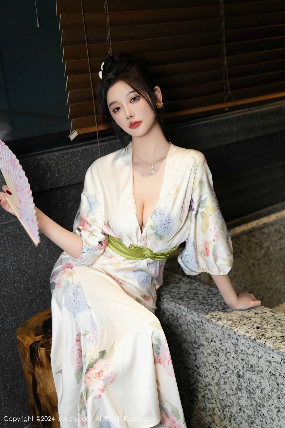 [XiuRen秀人网]第9470期杨晨晨写真 [99P]-025
