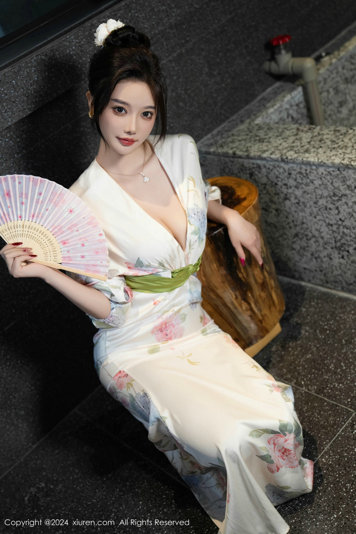 [XiuRen秀人网]第9470期杨晨晨写真 [99P]-024