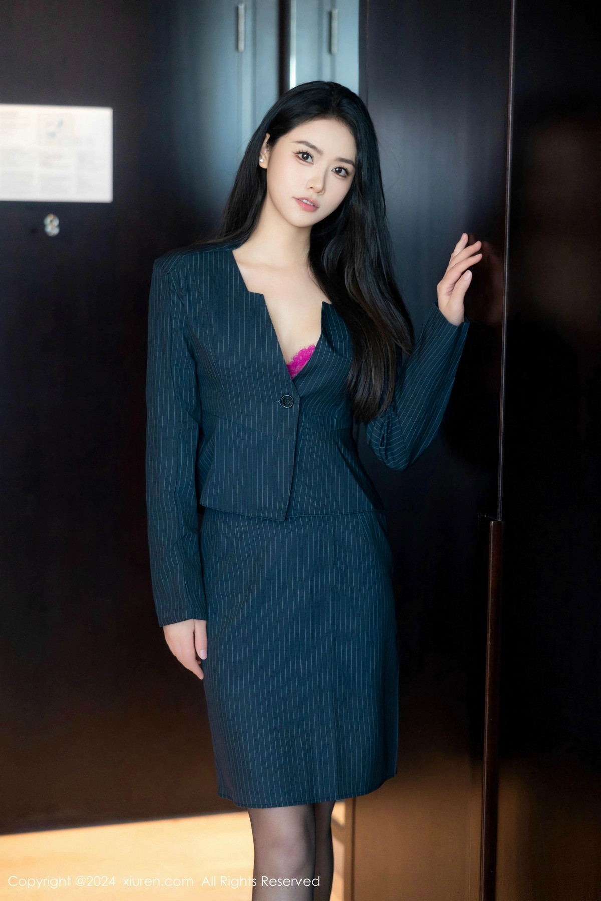 [XiuRen秀人网]第9576期方子萱写真 [85P]-001