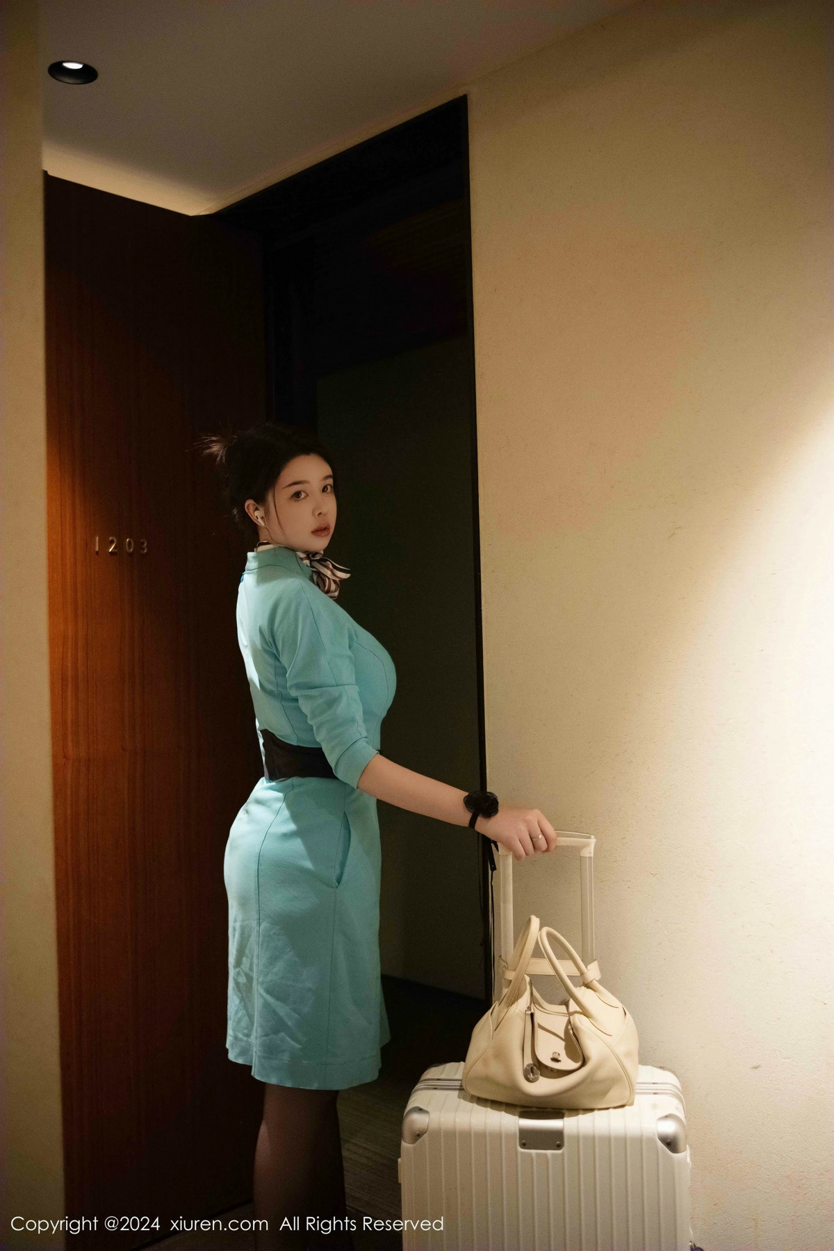 [XiuRen秀人网]第9609期樱桃小犊子写真 [41P]-002