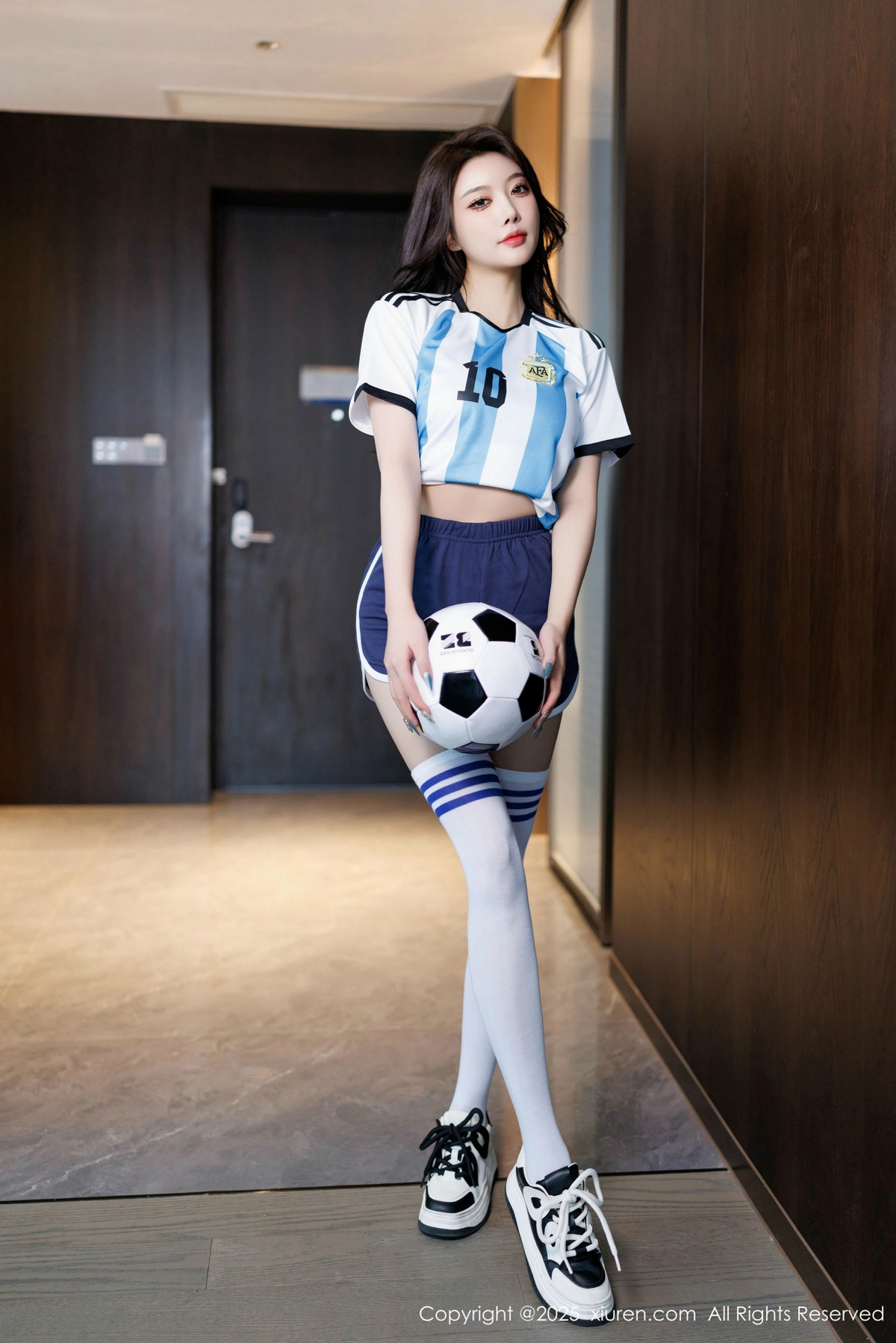 [XiuRen秀人网]第9706期杨晨晨写真 [99P]-002
