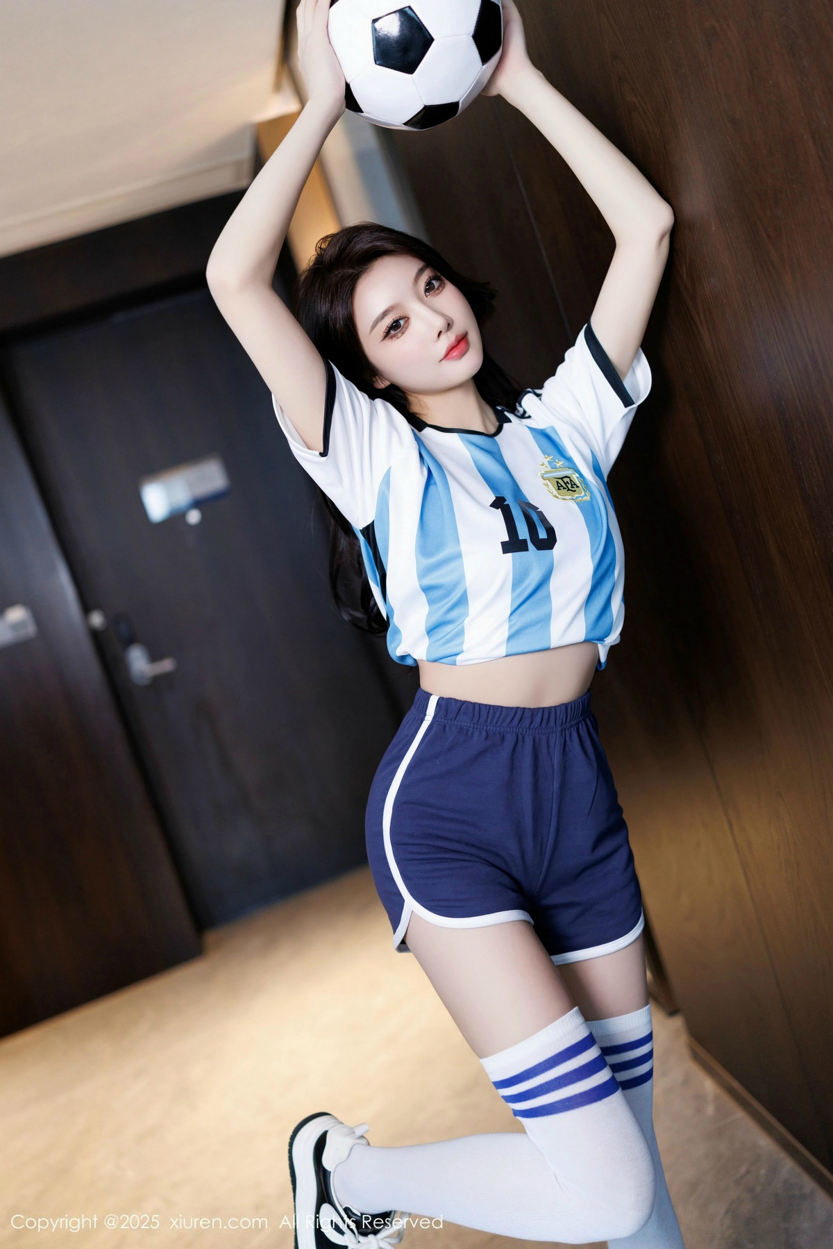 [XiuRen秀人网]第9706期杨晨晨写真 [99P]-001