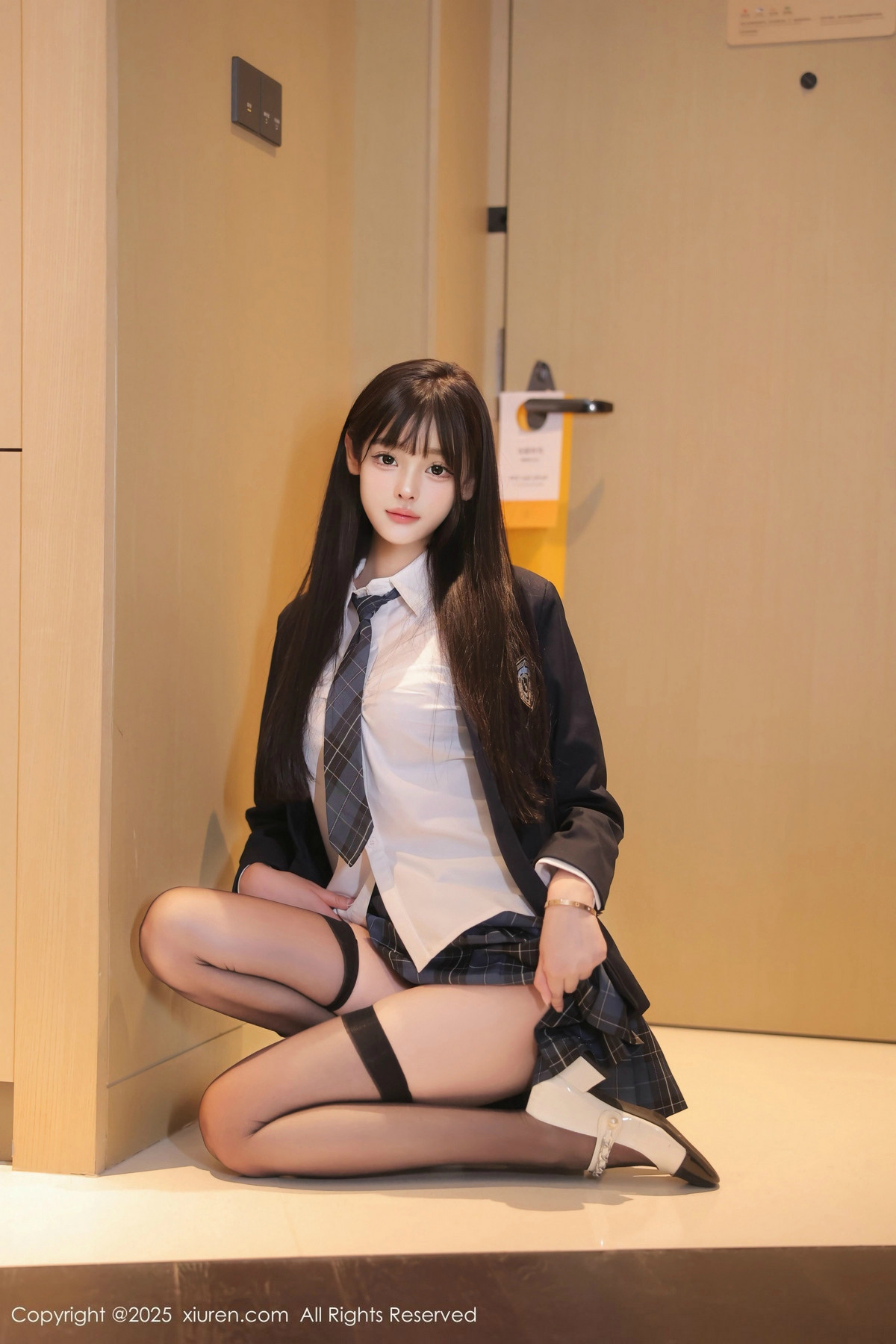 [XiuRen秀人网]第9853期余安安写真 [85P]-005